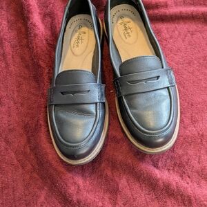 Clarks Collection women's blk leather classic penny loafers , size 7M